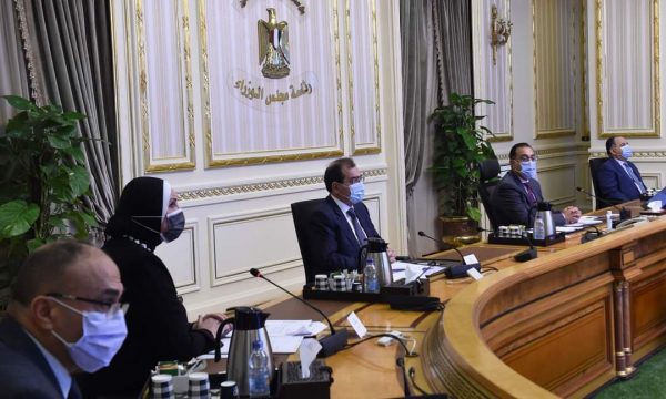 رئيس الوزراء يتابع الموقف التنفيذي لمشروع إقامة محطات تموين السيارات بالغاز الطبيعي