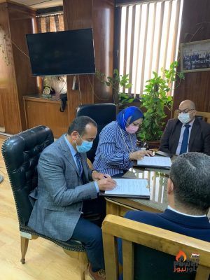 عاجل .. نقل الكهرباء توقع مع مدحت ماهر رئيس السويدى T&D عقد بناء محطة غرب بورسعيد جهد 220 ك.ف