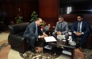 شركة غازتك وجهاز تنمية المشروعات يوقعان عقد تمويل بقيمة 10 مليون جنيه لتحويل السيارات للعمل بالغاز الطبيعى