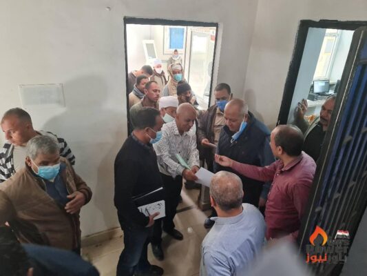 بالصور .. رئيس شركة مصر العليا يتفقد كهرباء المراغة ويبحث مع المشتركين مدى رضاهم عن الخدمات المقدمة