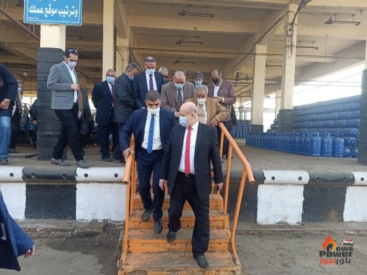 تنفيذا لتوجيهات الملا ... عبد الهادي وقيادات بتروجاس يتفقدون مصنع الجيزة للاطمئنان علي توفر اسطوانات البوتجاز لمنع حدوث ازمات