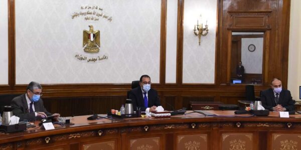 في اجتماعه مع وزير الكهرباء:  رئيس الوزراء يتابع الموقف الخاص بمشروعات الربط الكهربائي مع دول الجوار