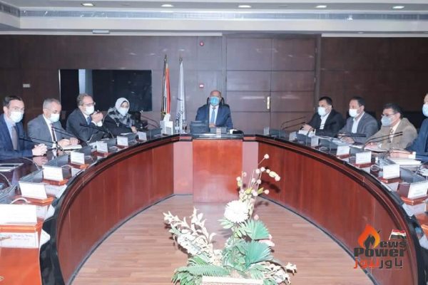• وزير النقل يبحث مع رئيس  شركة الستوم العالمية التعاون المستقبلي  في مجالات السكك الحديدية والمترو والجر الكهربائي