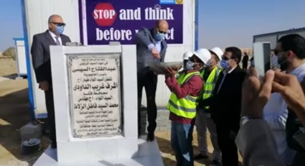 محافظ قنا ورئيس هيئة التنمية الصناعية وشركة الخرافى ناشيونال يضعون حجر اساس اعمال البنية التحتية للمنطقة الصناعية بقفط