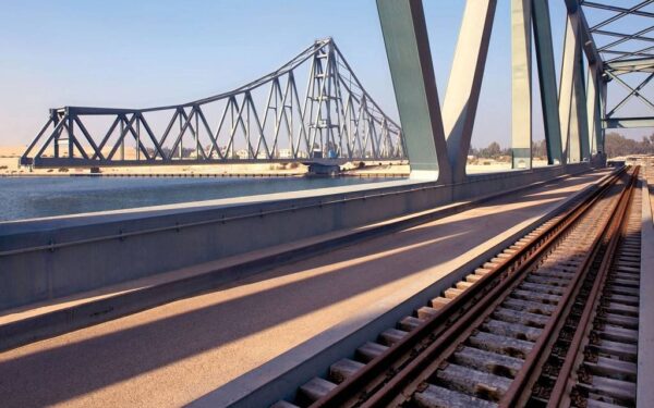 تحالف أوراسكوم للإنشاءات يوقع مذكرة تفاهم لتنفيذ منظومة القطار فائق السرعة بمصر