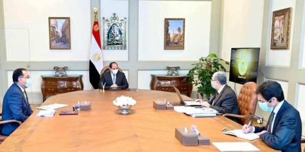 الرئيس السيسي يطلع على مخطط تطوير البنية الأساسية للكهرباء ضمن المشروع القومي لتطوير قرى الريف المصري في حضور شاكر