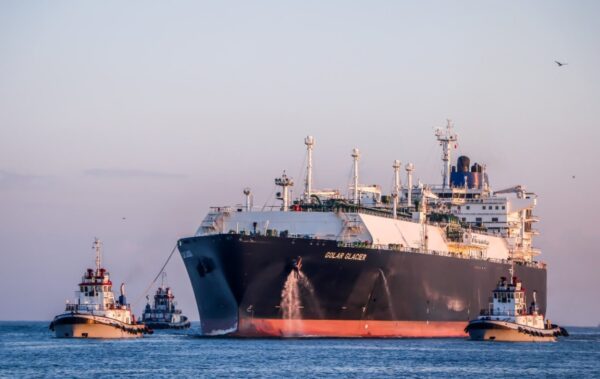 بعد توقف ثمان سنوات .. ميناء دمياط يستقبل أول سفينة لتصدير الغاز المسال