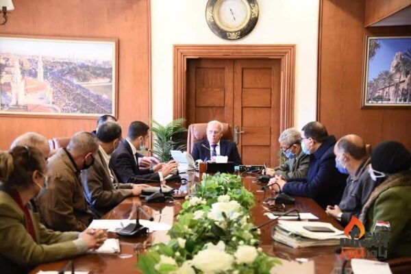 محافظ بورسعيد يلتقي مسئولي شركتي غازتك وكارجاس و يتابع سير العمل في  تحويل ١٧ محطه وقود للعمل بالغاز الطبيعي
