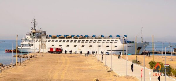 وصول أول سفينة تجارية لميناء الطور منذ سنوات