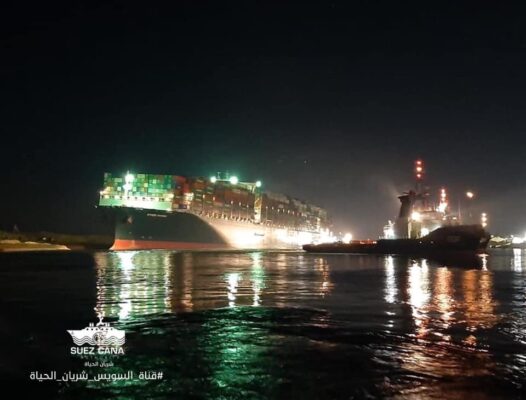 بالفيديو .. بدء تعويم سفينة الحاويات البنمية EVER GIVEN بنجاح