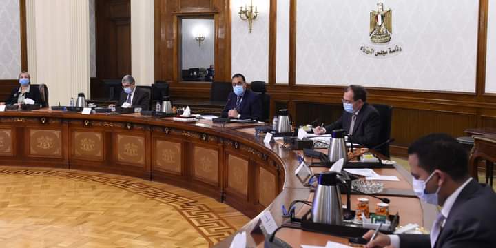 رئيس الوزراء يلتقى رئيس لجنة الطاقة والبيئة بمجلس النواب بحضور وزيرا البترول والكهرباء