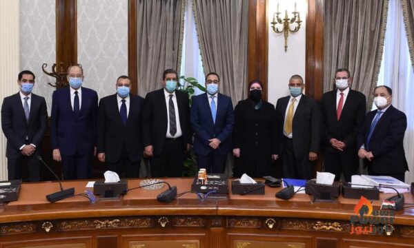 مدبولى يشهد توقيع البروتوكول المنظم للمبادرة الرئاسية لإحلال السيارات المتقادمة للعمل بالغاز الطبيعى.