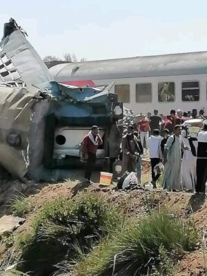 الصحة: 91 مصابًا و 32 وفاة في حادث تصادم قطارين بسوهاج