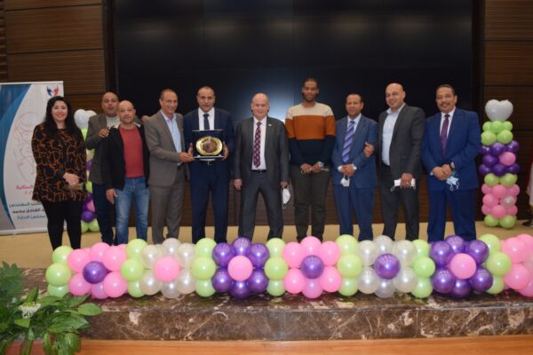 بالصور .. بتروجاس تكرم الام المثالية