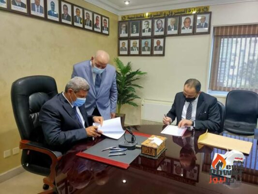 بالصور .. جارو الايطالية توقع عقد مشروع استرجاع غازات الشعلة للقاهرة لتكرير البترول باستثمارات 6.5 مليون دولار