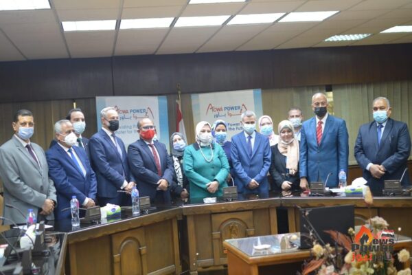 عاجل بالصور  ..  نقل الكهرباء توقع عقد  محطة انتاج طاقة الشمسية  بنظام BOO مع شركة أكوا باور بقدرة 200 ميجاوات بمنطقة كوم امبو بأسوان