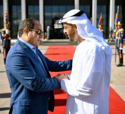 الرئيس السيسي يستقبل محمد بن زايد بمطار القاهرة