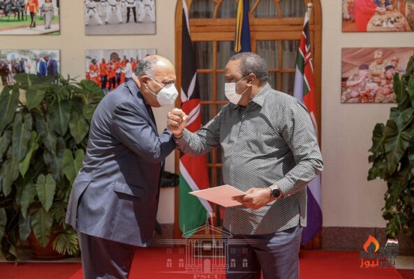 وزير الخارجية يلتقي بالرئيس الكيني في أولى محطات جولته الأفريقية