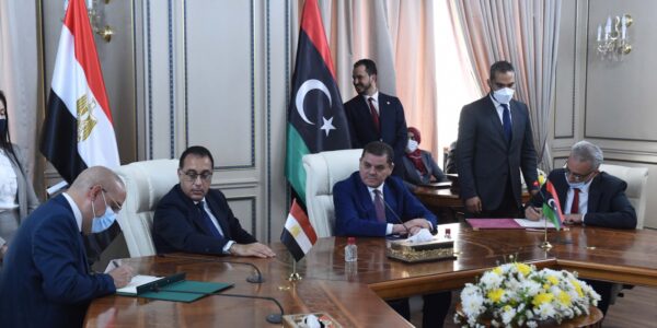 رئيس الوزراء المصري ورئيس حكومة الوحدة الوطنية الليبية يشهدان التوقيع على 11 وثيقة لتعزيز التعاون بين البلدين