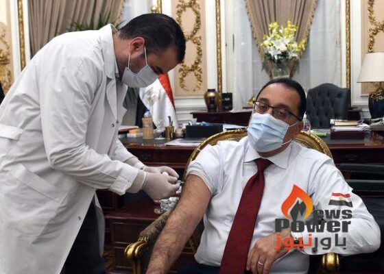 رئيس الوزراء يتلقى اللقاح المضاد لفيروس كورونا