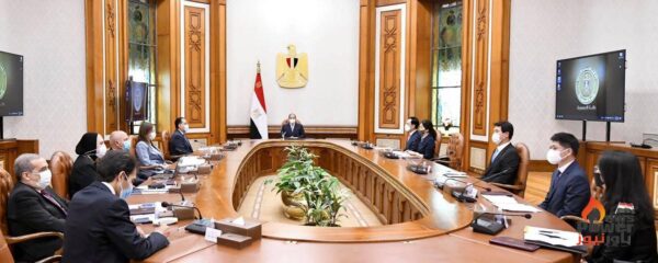 الرئيس السيسى يستقبل الرئيس التنفيذى لشركة هيونداى روتم الكورية