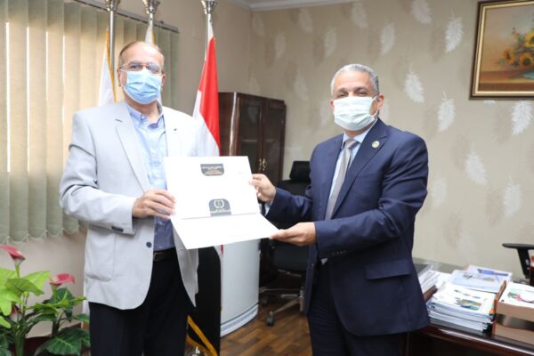 تكريم المهندس محمد عبد العال مساعد رئيس شركة تاون جاس للمشروعات لادائه المتميز
