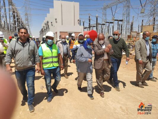 صور خاصة وفى عز الشمس .. صباح مشالى وقيادات الجنوبية واكس دى اجيماك يزورون محطة بنبان ٣ جهد ٥٠٠ ك.ف
