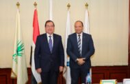 بالفيديو .. وزير البترول يزور شركة غاز مصر ويثني علي أداء الشركة