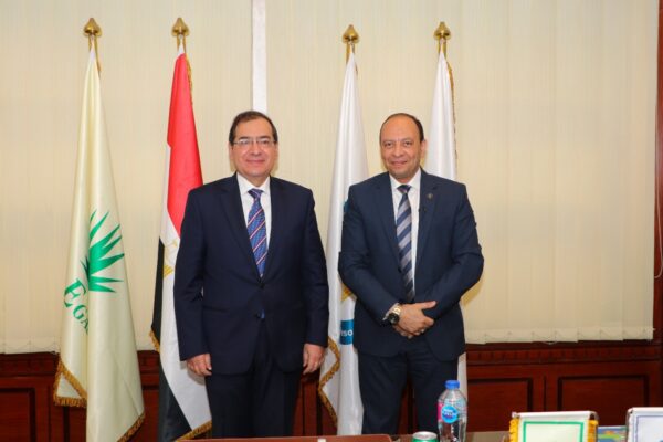 بالفيديو .. وزير البترول يزور شركة غاز مصر ويثني علي أداء الشركة