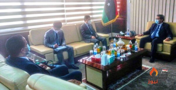 سفير الصين لدى ليبيا يبحث مع وزير النفط عودة الشركات الصينية لمشاريع البترول والطاقة المتجددة