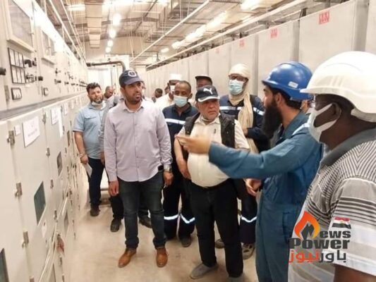بالصور .. زيارة فريق الشركة العامة للكهرباء لحقل الشرارة النفطي