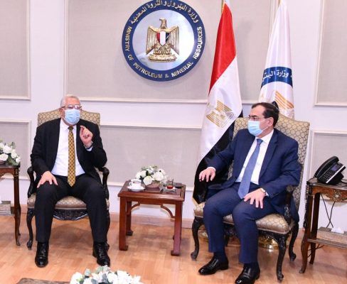 الملا والقصير يبحثان مجالات التنسيق بين الوزارتين لدعم التعاون في منظومة الاسمدة