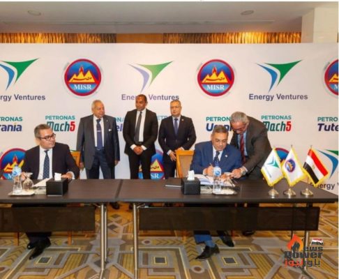 مصر للبترول توقع شركة “EV” للخدمات البترولية وكيل بتروناس عقد خلط وتعبئة الزيوت بمجمع الإسكندرية