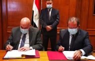 توفيق يشهد توقيع عقود 7 مصانع جديدة للغزل والنسيج بتكلفة إنشائية 2.6 مليار جنيه بين القابضة للغزل وأوراسكوم للانشاءات