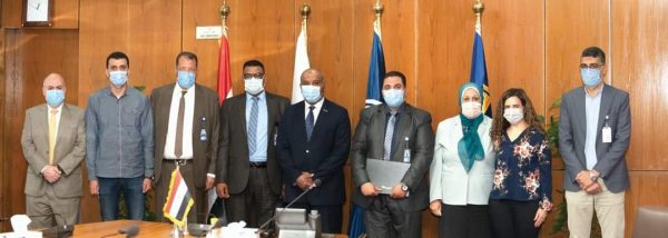 بهاء يكرم اثنين من سائقي انبي لاجتيازهما اختبارات القيادة الآمنة بدون أي أخطاء