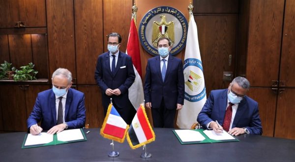 عاجل .. توقيع عقد الأعمال الهندسية لرخص تصنيع مشروع مجمع البحر الأحمر مع شركة أكسنس الفرنسية