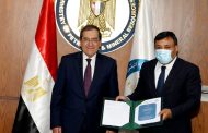 الملا يشهد توقيع 4 عقود للبحث عن الذهب مع باريك جولد الكندية ثانى اكبر شركة عالمياً