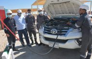 محافظ الوادي الجديد يتفقد محطة طاقة لتحويل وتموين المركبات بالغاز الطبيعي