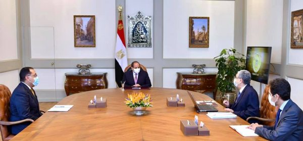 الرئيس السيسي يوجه بتطوير التغذية الكهربائية للتجمعات التنموية في سيناء