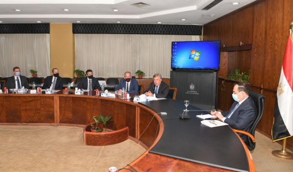 الملا يستقبل وفد شيفرون العالمية لبحث خطة عمل الشركة في مصر خلال الفترة المقبلة