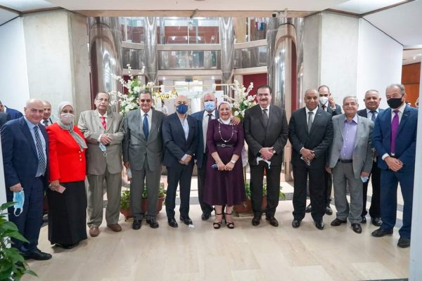 بحضور قيادات قطاع البترول .. انبي تحتفل بعيد ميلاد المهندسة منال خليفه الستون