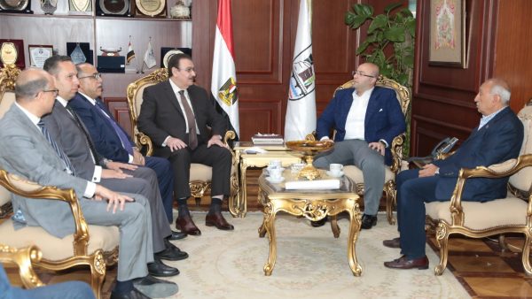 لمناقشة آليات التعاون المشترك .. محافظ بني سويف يلتقي نقيب مهندسي مصر