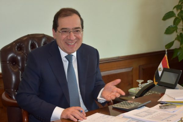 عاجل .. الملا يشهد توقيع اتفاق المساهمين لشركة مصر للميثانول والامونيا
