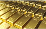 الذهب يخترق حاجز 1800 دولار مع تراجع الدولار وسط شكوك تحيط بتخفيف التحفيز
