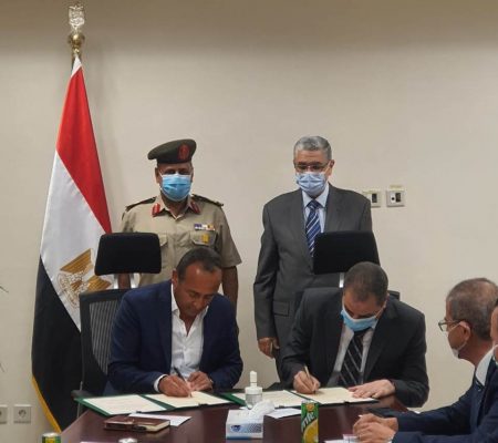 الكهرباء : مشروع توصيل التيار الكهربائي لـ 20 ألف فدان بالعوينات نموذج واضح لتكامل الجهود بين القطاع الحكومي والخاص والقوات المسلحة