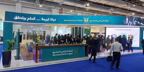 البنك الزراعي المصري يستعرض برامجه التمويلية خلال مشاركته راعيا ذهبيا في معرض صحاري