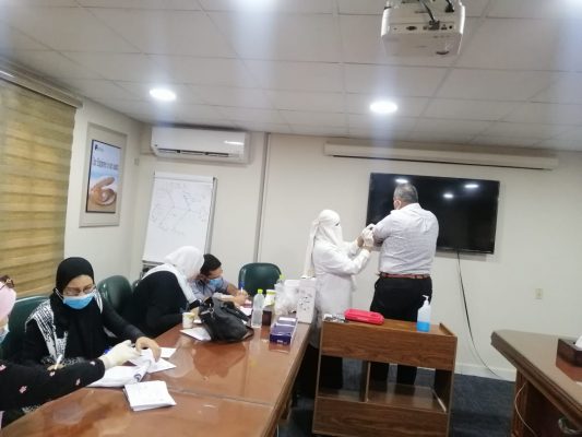 بتروجلف تبدأ حملة تطعيم ضد فيروس كورونا لجميع العاملين بالشركة