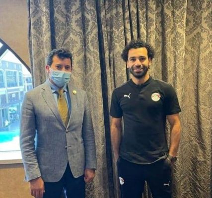 وزير الرياضة يلتقي محمد صلاح علي هامش زيارته للمعسكر التدريبي للمنتخب