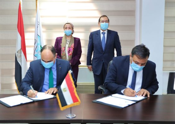 البترول والبيئة يوقعان بروتوكول تعاون لتنظيم إجراءات الحصول على الموافقات البيئية لأنشطة البحث والتعدين