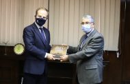 شاكر يستعرض مع السفير البريطانى الجديد لدى مصر   سبل دعم التعاون المشترك
